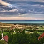 Kiskacsa Nyulontul شقة Mencshely