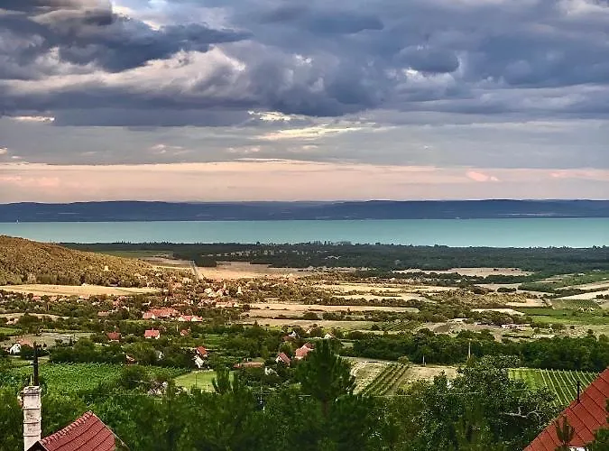 Kiskacsa Nyúlontúl Apartamento Mencshely