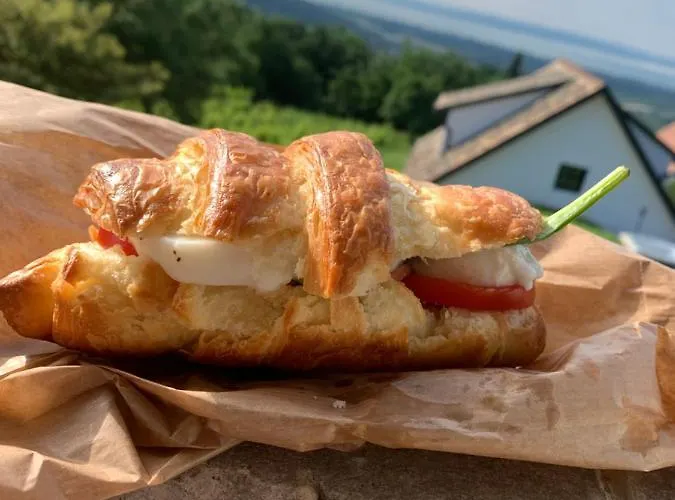 Kiskacsa Nyulontul * Mencshely